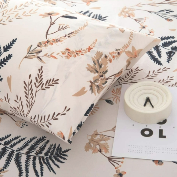 ‼️Last 1‼️ 4 Piece Soft Floral Queen Size Sheets - Picture 3 of 6